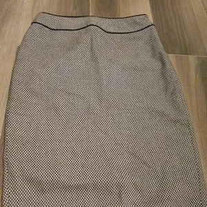 The Limited patterned skirt sz 0 Blk/Grey/white